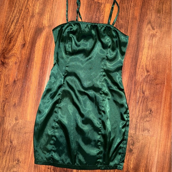 PrettyLittleThing Green Silk Mini Dress - Picture 2 of 3